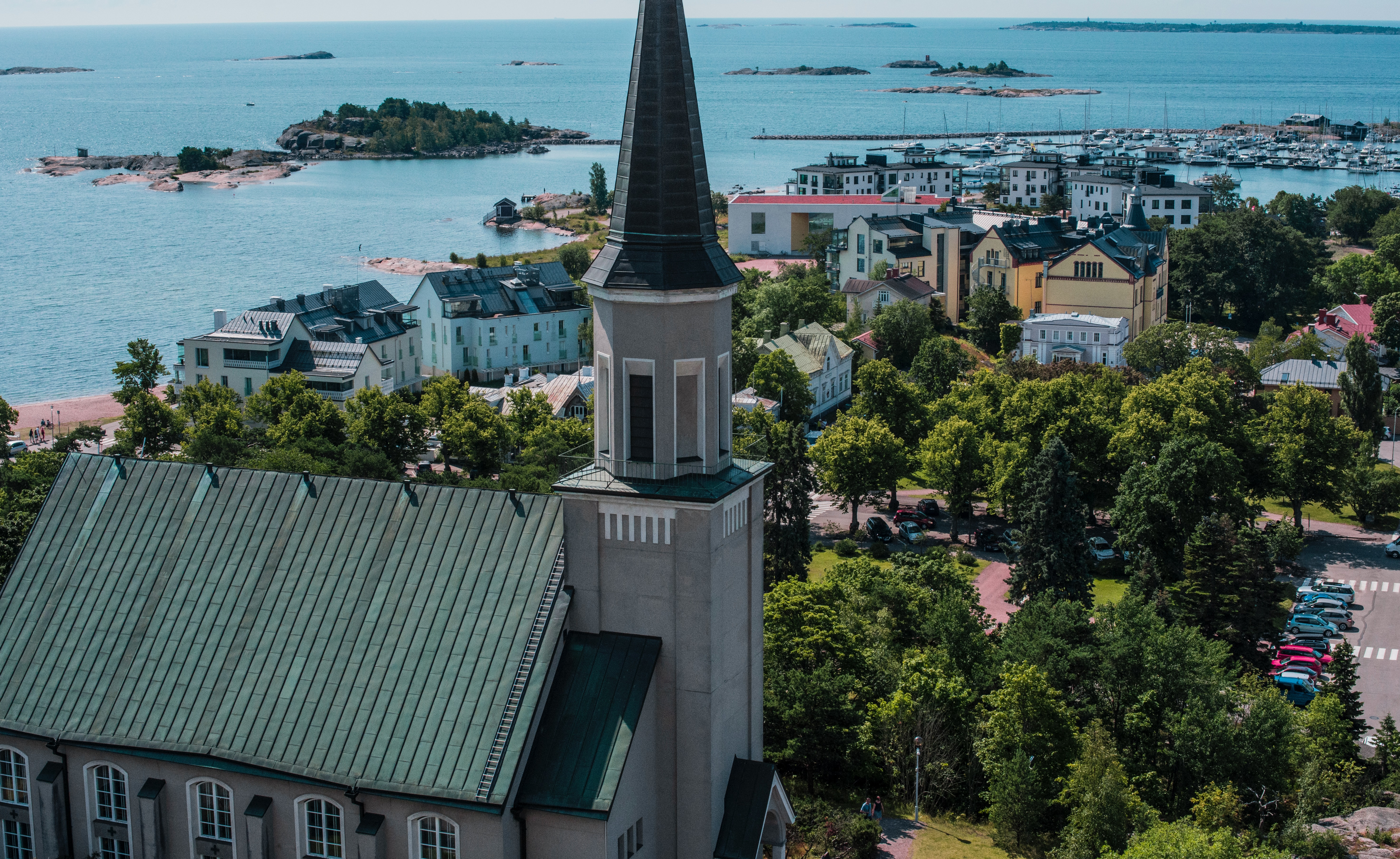 A view of Hanko, Finland with houses by the sea.