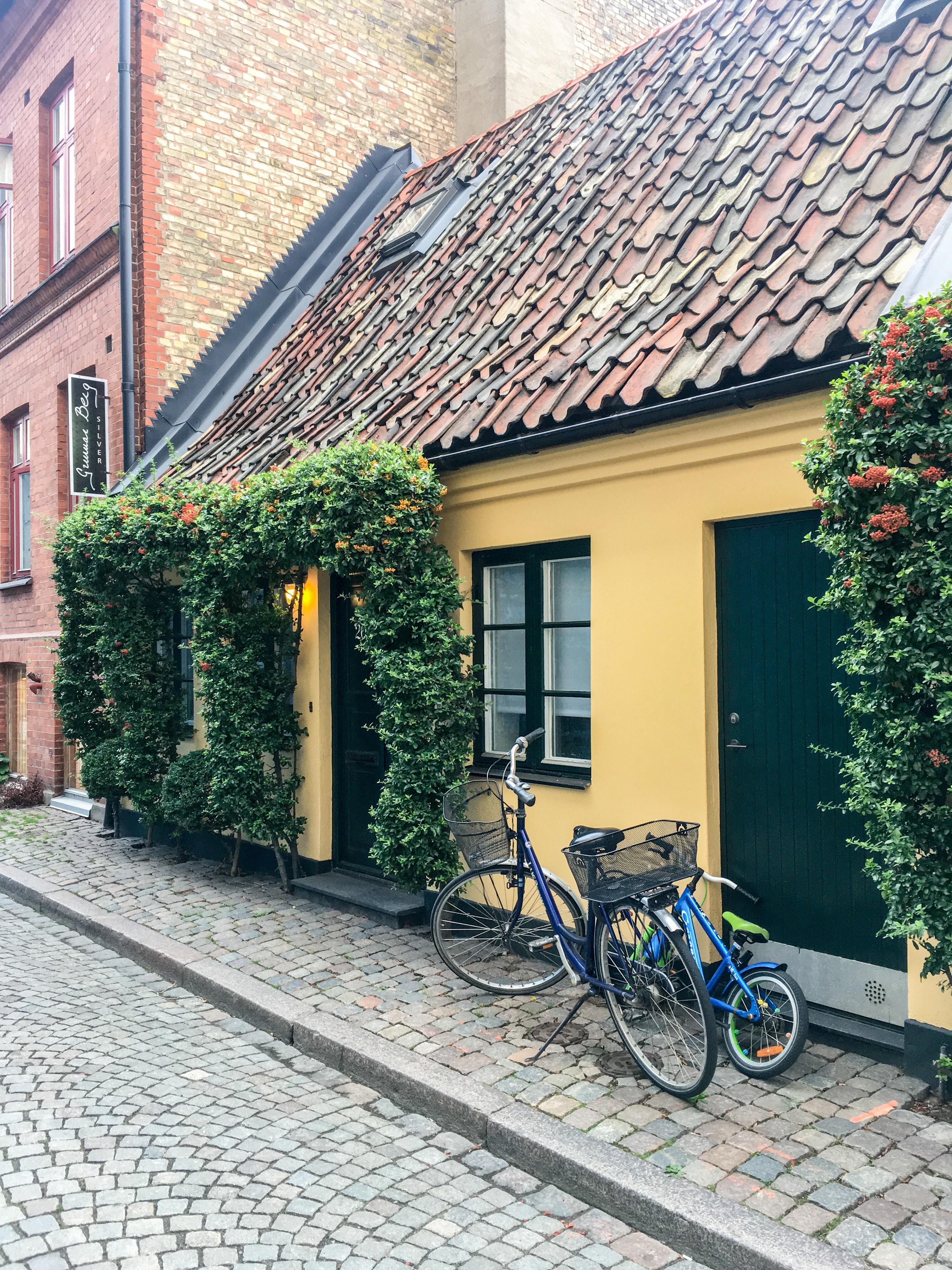 A view of a yellow Malmö building in Scandinavia.