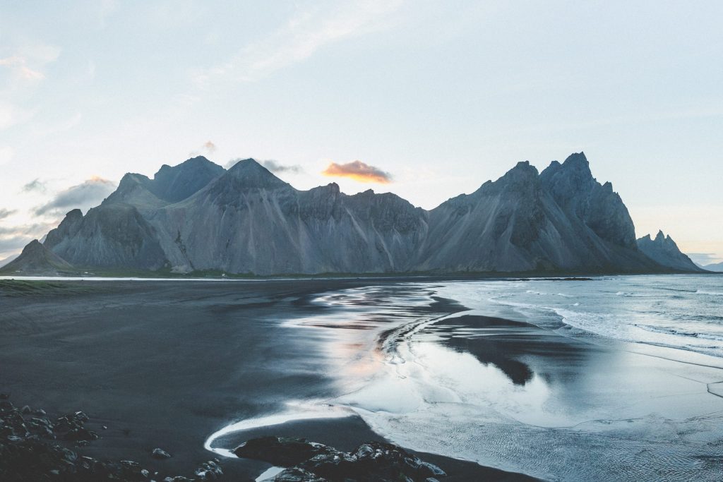 Travel horoscope 2021 (part 1): Beach in Iceland with black sand