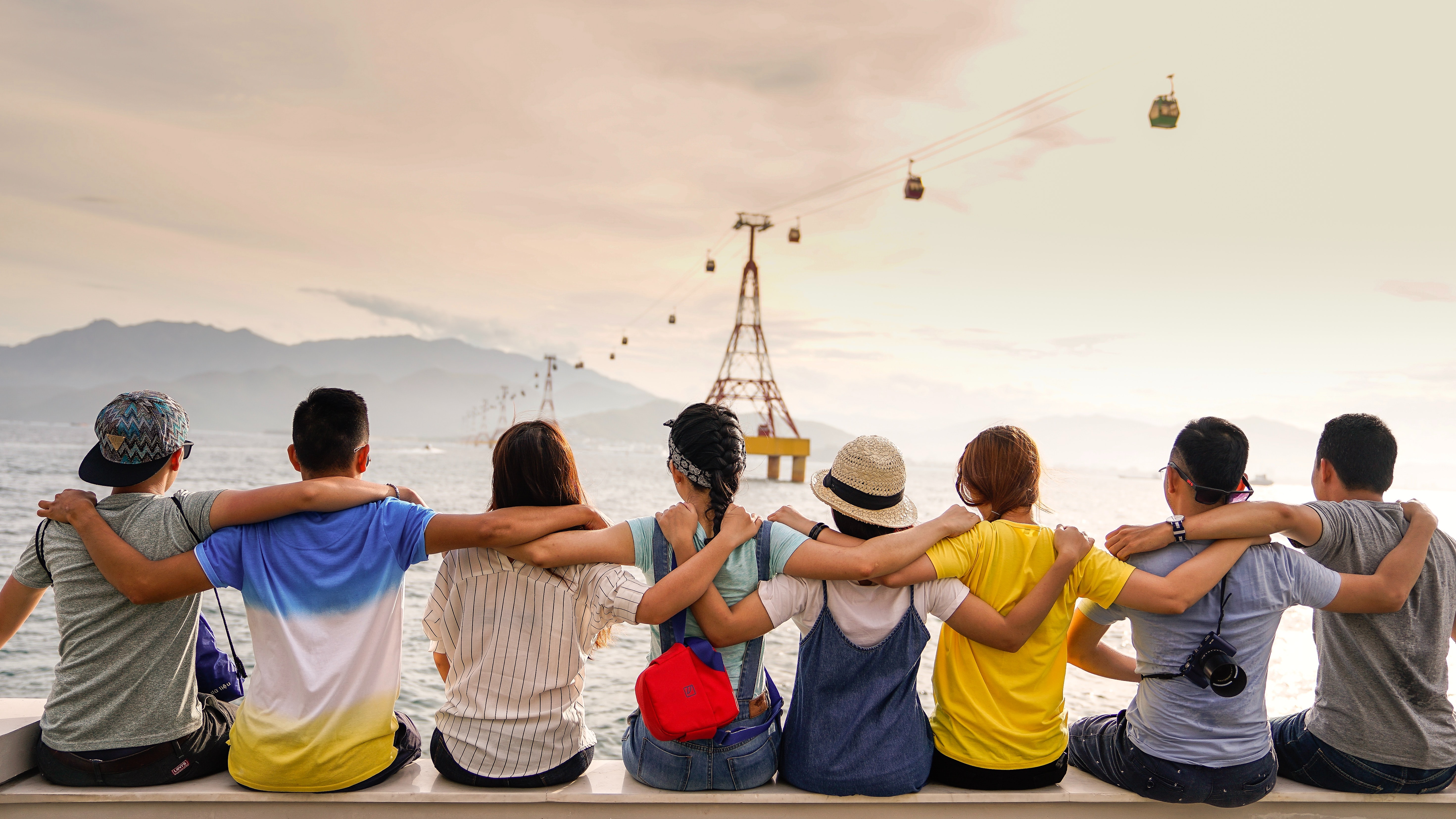 How to Make Friends While Traveling: a group of friends with arms around each other