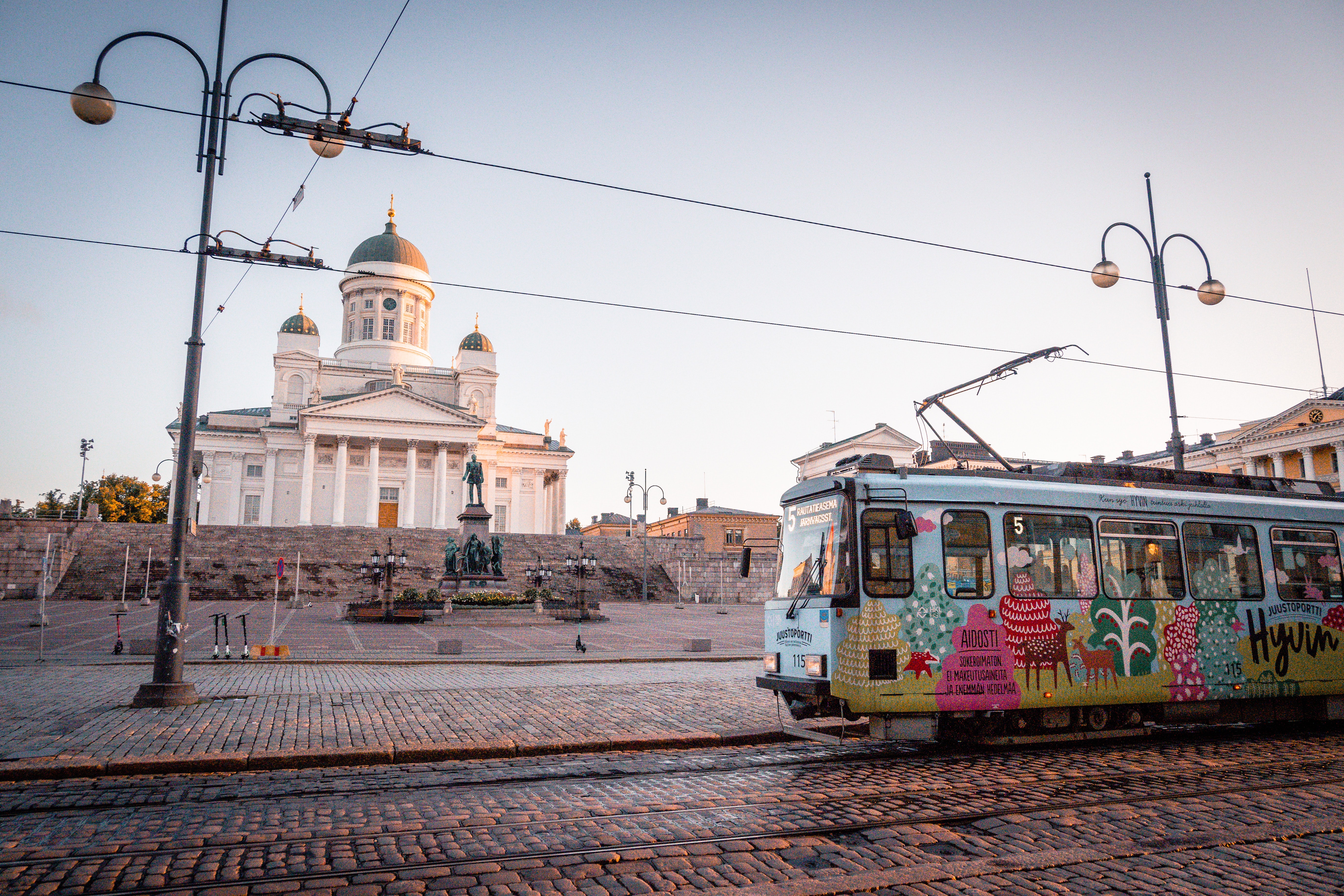 Helsinki Group Travel Guide: church in the main square of Helsinki